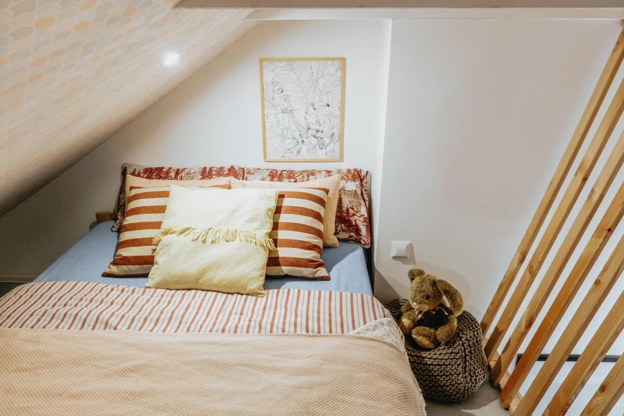 Apartament Z Antresola Okszow Kültér fotó