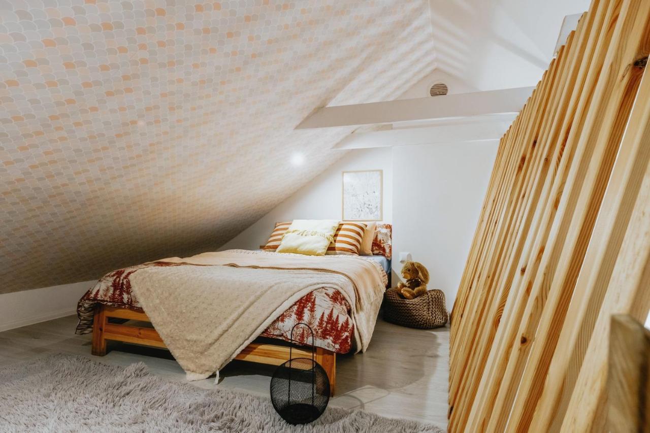 Apartament Z Antresola Okszow Kültér fotó